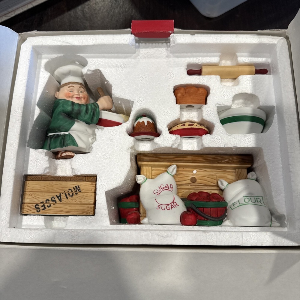 Merry Makers Dept 56 Maxwell the Mixer at His Table with‎ Box